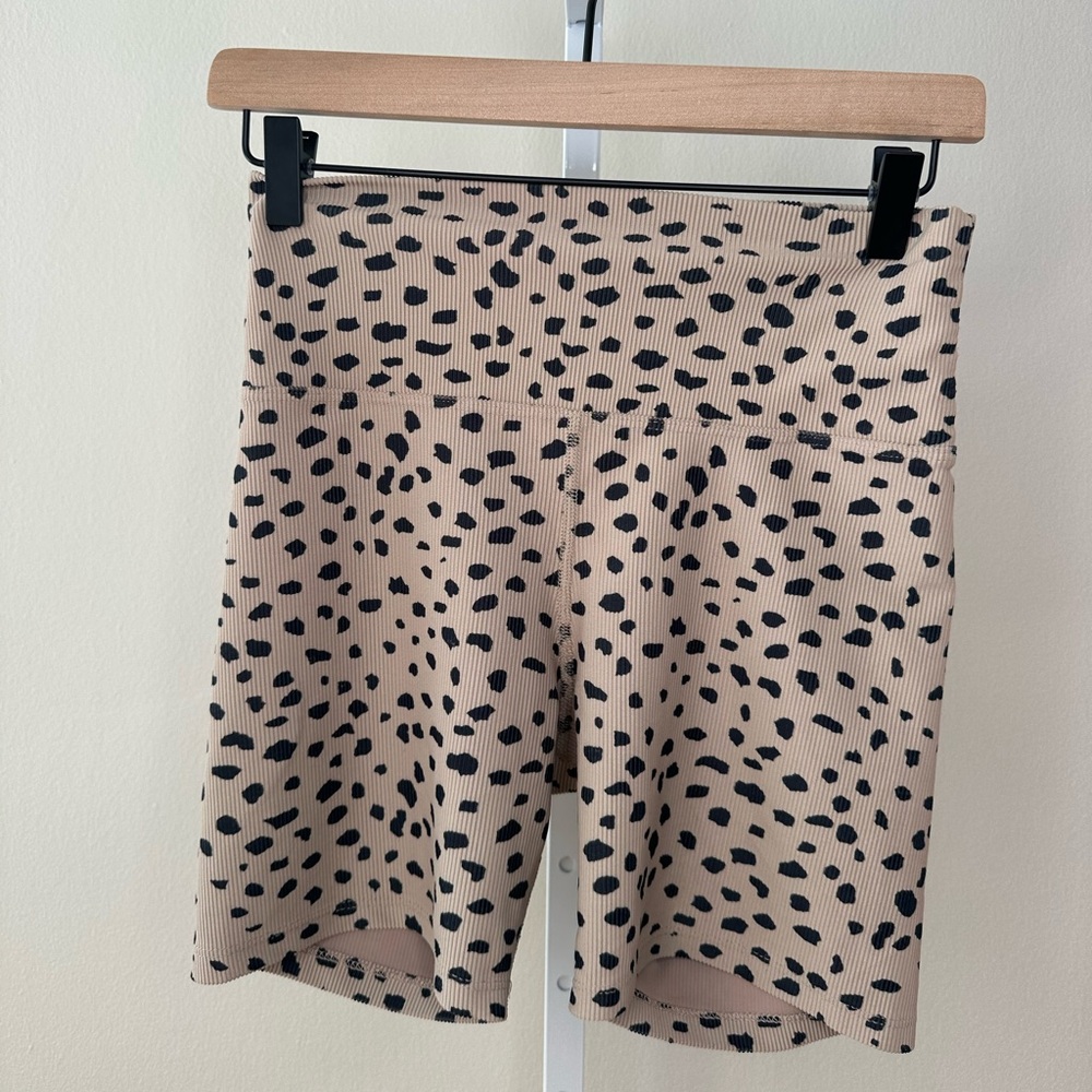 Beach Riot Shorts in Size M - Picture 4 of 4